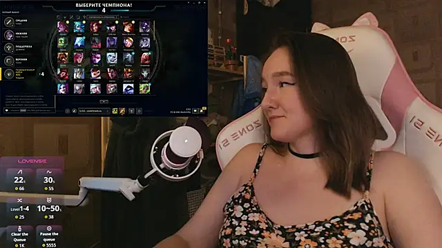 MoonlishSiren online show from April 3, 9:24 pm