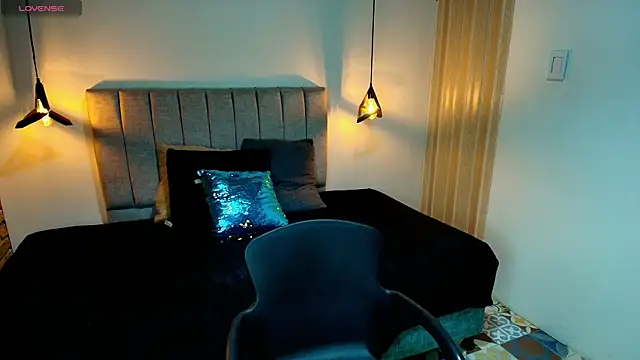 LiaCooper  online show from July 9, 1:02 pm