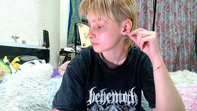 Sophie Bell online show from May 25, 8:41 pm
