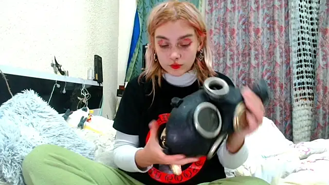 Sophie Bell online show from May 11, 7:22 pm