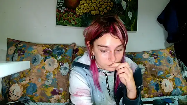 Snapshot of Sophie_Bell chatting on October 4, 6:01 pm Sophie Bell online show from October 4, 6:01 pm