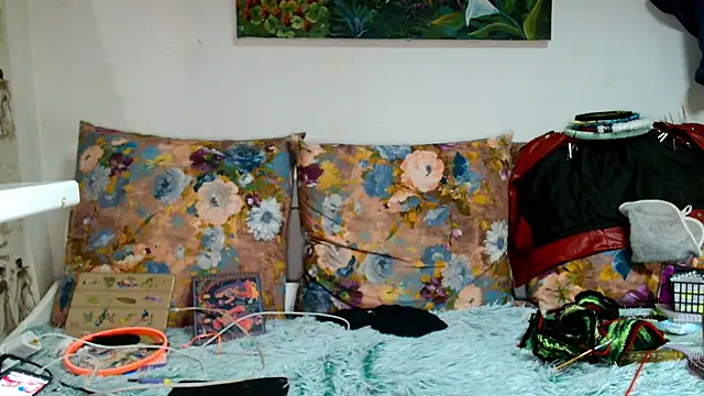 Snapshot of Sophie_Bell chatting on October 15, 5:48 pm Sophie Bell online show from October 15, 5:48 pm