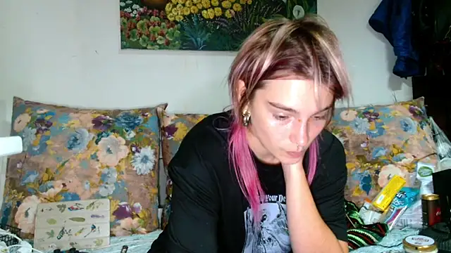 Snapshot of Sophie_Bell chatting on October 11, 4:31 pm Sophie Bell online show from October 11, 4:31 pm