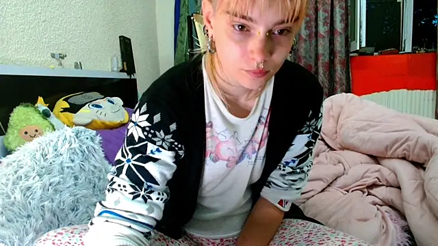 Sophie Bell online show from May 24, 6:18 pm