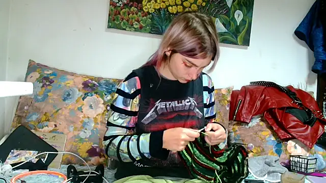 Snapshot of Sophie_Bell chatting on October 16, 6:54 pm Sophie Bell online show from October 16, 6:54 pm