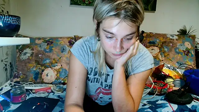 Snapshot of Sophie_Bell chatting on September 18, 5:55 pm Sophie Bell online show from September 18, 5:55 pm