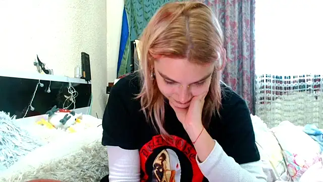 Sophie Bell online show from May 10, 4:31 pm
