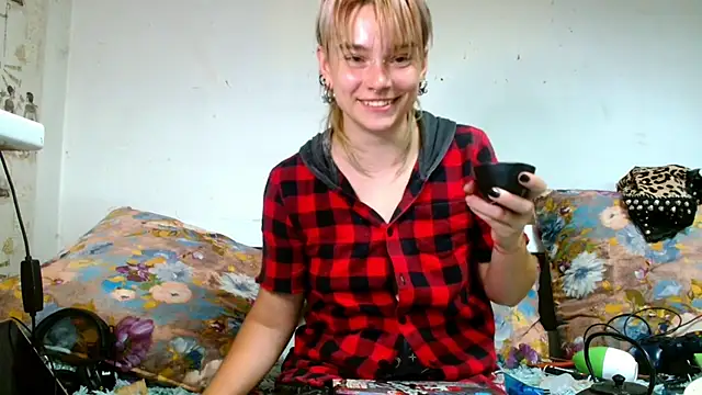 Sophie Bell online show from June 24, 5:23 pm