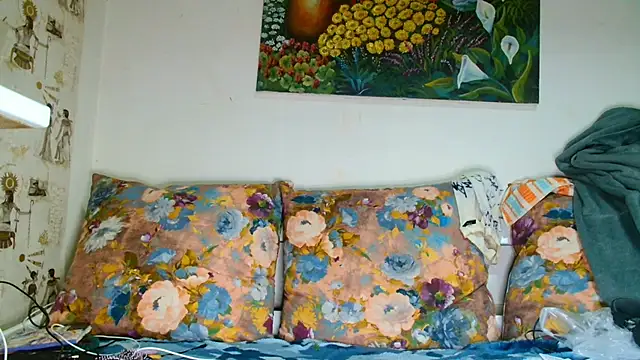 Snapshot of Sophie_Bell chatting on October 1, 4:45 pm Sophie Bell online show from October 1, 4:45 pm