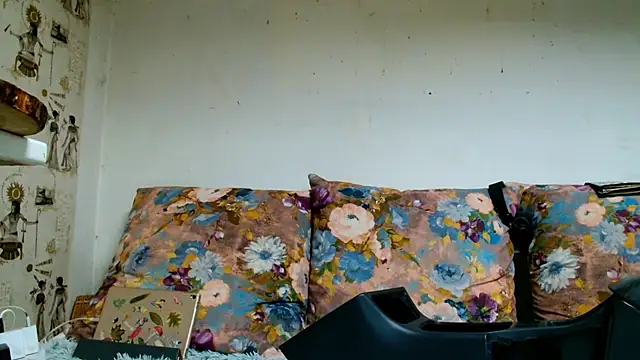 Sophie Bell online show from June 11, 6:05 pm