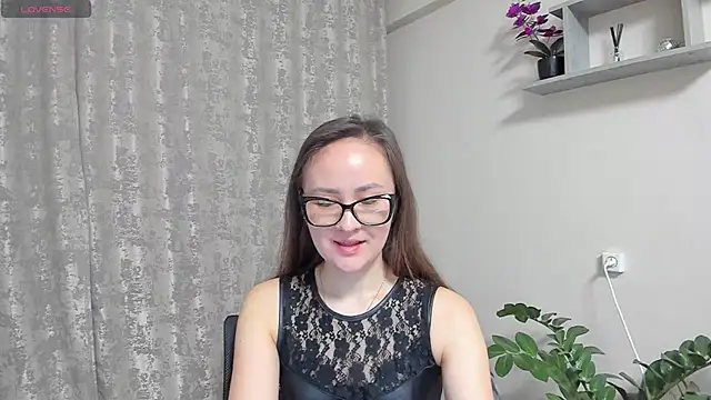 Diana Taylor online show from April 14, 9:15 pm