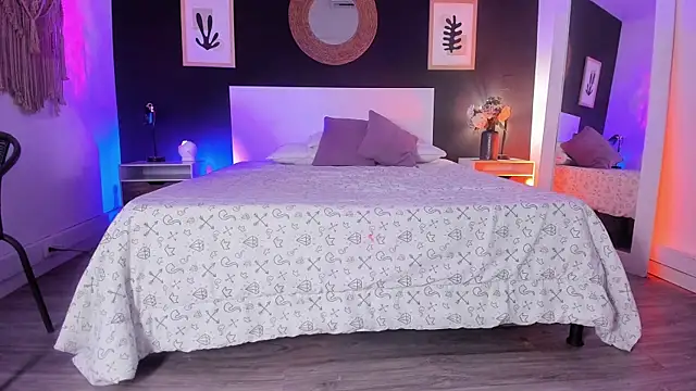 VioletPaket online show from November 14, 11:54 am