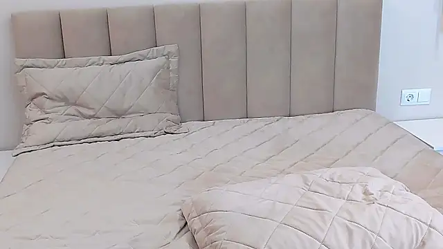 lulu wolf online show from April 21, 2:51 am