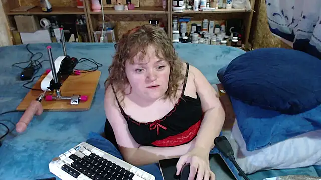 Snapshot of MiniNatalie chatting on October 1, 3:28 pm MiniNatalie online show from October 1, 3:28 pm