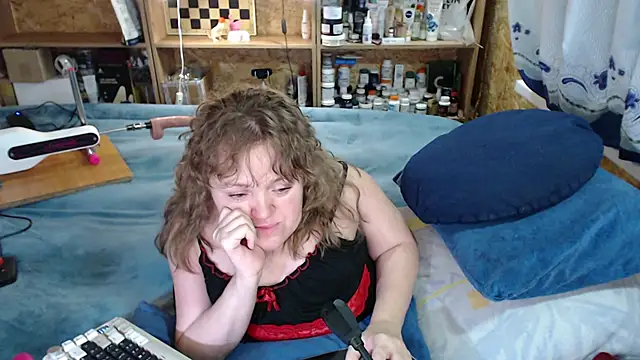 Snapshot of MiniNatalie chatting on October 3, 3:50 pm MiniNatalie online show from October 3, 3:50 pm