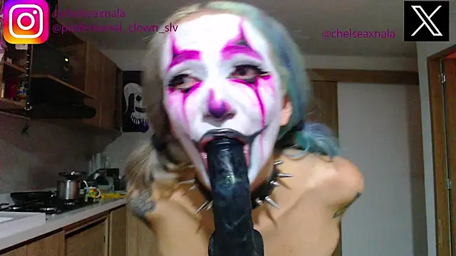 Snapshot of Eloise-brown chatting on September 14, 1:58 am Eloise-brown online show from September 14, 1:58 am