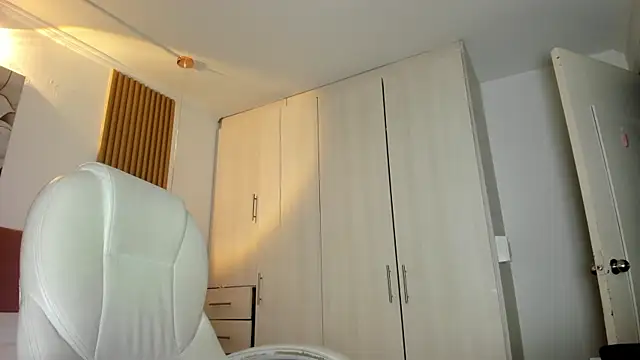 mia nevaeh online show from April 5, 8:41 pm