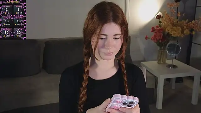 Freckle Diyana online show from December 3, 9:39 pm