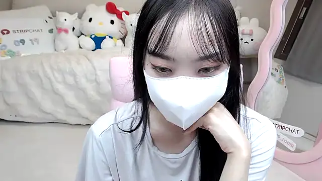 Snapshot of momo_room chatting on September 19, 11:42 am momo room online show from September 19, 11:42 am