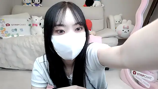 Snapshot of momo_room chatting on September 11, 10:26 am momo room online show from September 11, 10:26 am