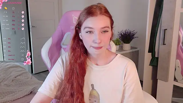 Snapshot of cinnabon_girls chatting on October 7, 4:17 am cinnabon girls online show from October 7, 4:17 am