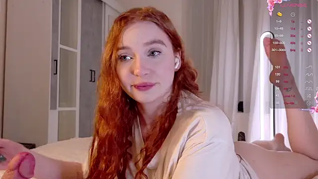 Snapshot of cinnabon_girls chatting on October 1, 3:44 am cinnabon girls online show from October 1, 3:44 am