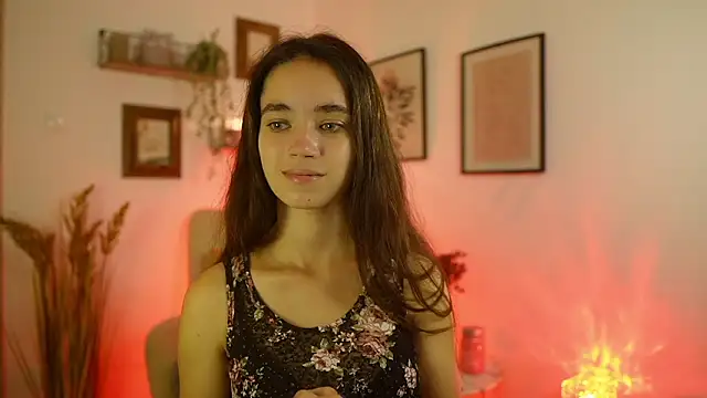 Snapshot of Gia_Paige18 chatting on September 10, 8:25 am Gia Paige18 online show from September 10, 8:25 am