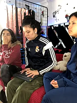 1lovelygirls online show from November 25, 12:18 pm