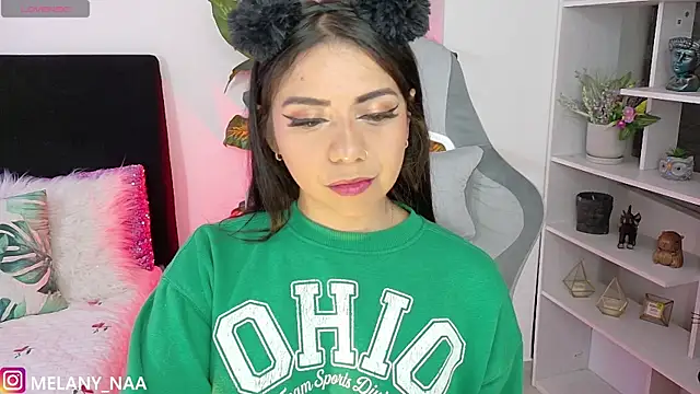 melany naa online show from November 19, 1:05 am