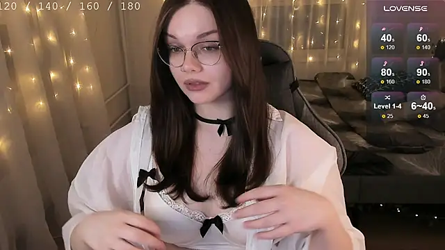 EvaBae online show from December 3, 7:49 pm