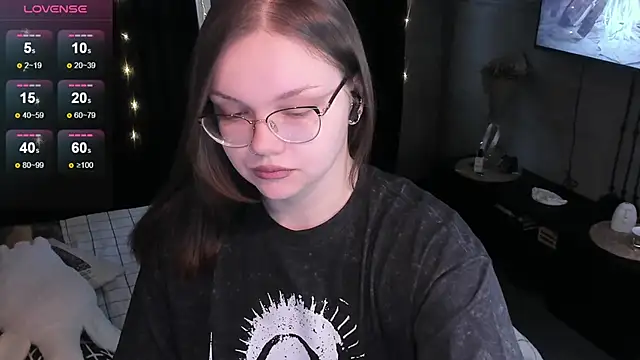 EvaBae online show from December 2, 9:10 am