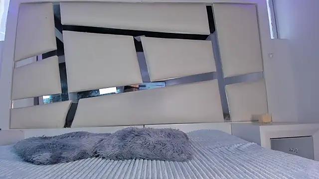 chrystal js online show from March 21, 1:16 pm