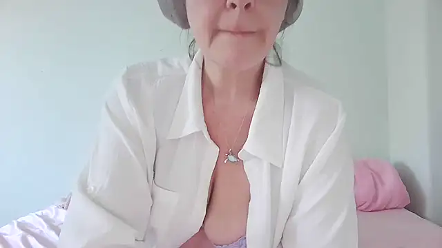 BlueEyezIrish online show from July 14, 12:00 am