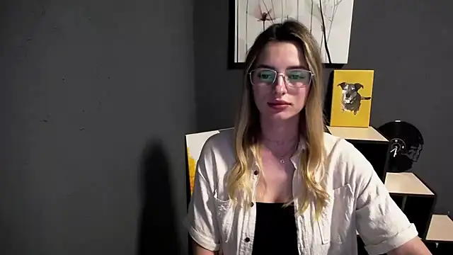 lady olivia  online show from May 20, 4:26 pm