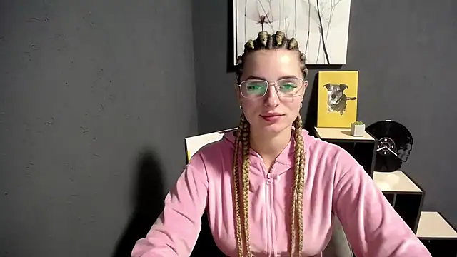 Snapshot of lady_olivia_ chatting on October 15, 3:58 pm lady olivia online show from October 15, 3:58 pm