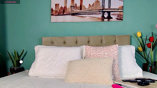 yanella fire online show from February 19, 12:54 am