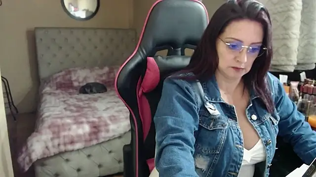 Carol Scottt online show from June 4, 10:14 pm