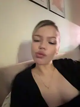 TinyTrixi online show from February 2, 9:47 pm