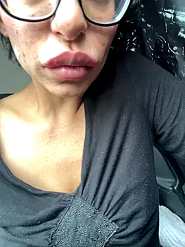 myloveforyouu online show from November 1, 9:52 pm