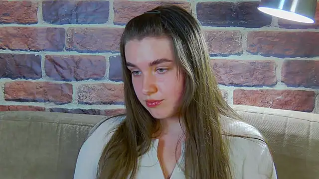 Sofia Hugs online show from April 19, 6:10 pm