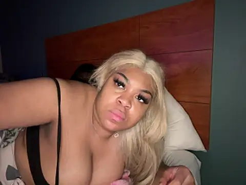 AUNYXXX online show from June 14, 2:46 am