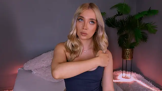 Jessielle online show from May 6, 6:17 am