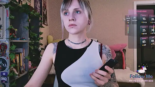 NaniMoore online show from April 5, 9:14 pm