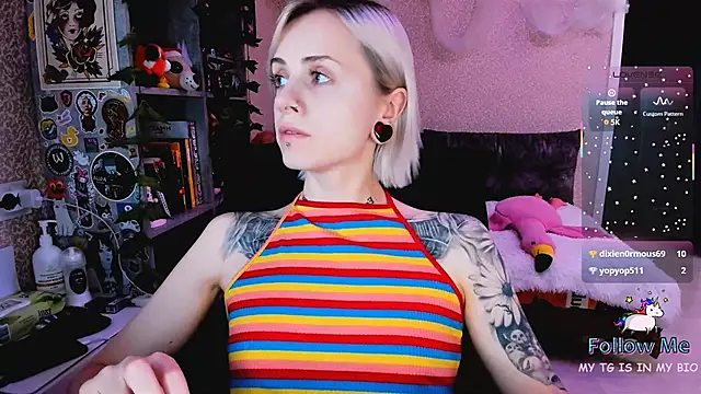 NaniMoore online show from November 16, 9:15 pm