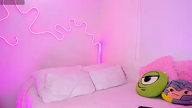 karly rioss online show from September 20, 4:33 am