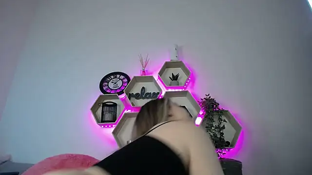 SabrinViolet online show from October 18, 8:17 am