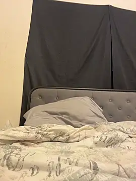 prettlovely14 online show from March 17, 5:33 am