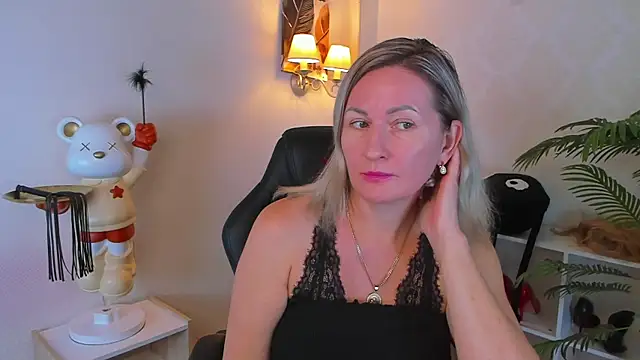 AriFleow online show from October 19, 11:34 am