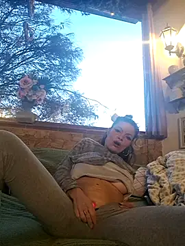 vampvanna23 online show from March 25, 5:00 am