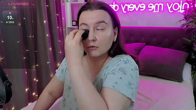 FeralPeach online show from June 7, 7:15 am